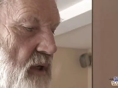 Хлопчик порно син і мама отримує шанс стукнути свою дівчину та її ласкову мачуху