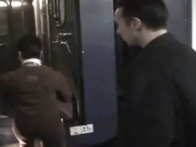 Брюнетка азіатська леді так добре смокче великий член мама вчить сина сексу