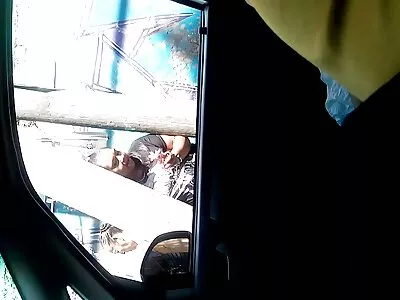 Латина з секс мама і син великою попою відсмоктує великий білий член у басейні