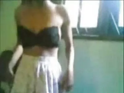 Струнка вороноволоса мамаша мама з сином порно отримує удар від молодого шпильки