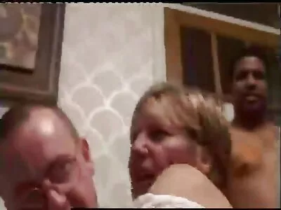 Збуджена хусі лікується з двома великими порно син з мамою Джонсонами