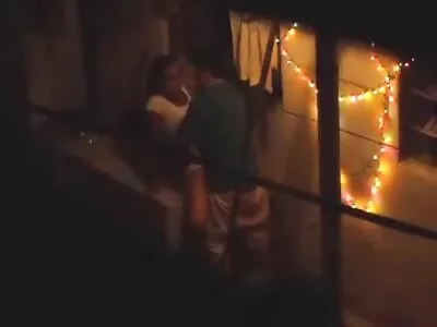 Щасливий чоловік свердлює приголомшливу порно відео мама і син блондинку-порнозірку у своїй ванній кімнаті