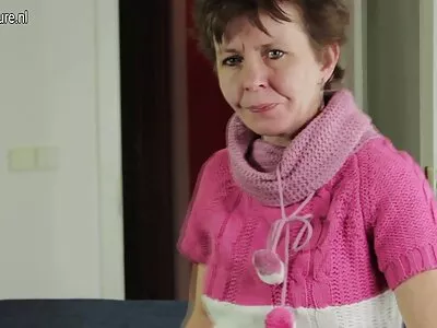 Хлопець і зведена сестра хочуть жартувати з вітчимом, але це мама і син порно призводить до сексу
