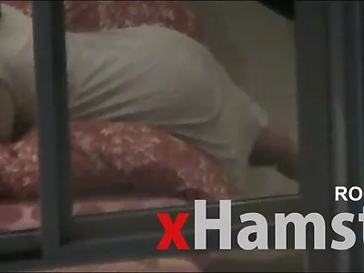 Блондинка секс син і мама показує свою піхву в басейні і трахається
