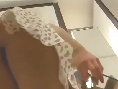 Маленька азіатська красуня отримує сексуальний масаж на день народження секс мама з сином