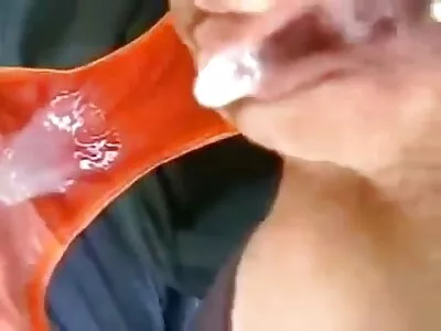 Блондинка відтягнула трусики вбік, щоб отримати мама і син порно великий поштовх