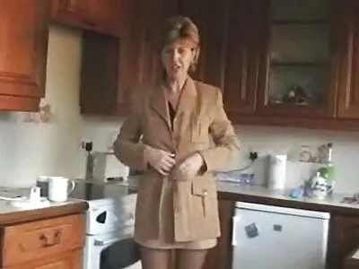 Чарівна дівчина-підліток смокче член порно відео мама син на публіці