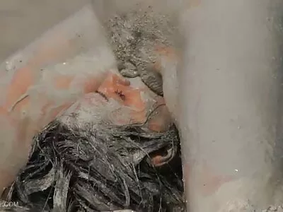 Немовлят з чудовими тілами трахали тусовщики один перед одним порно син і мама